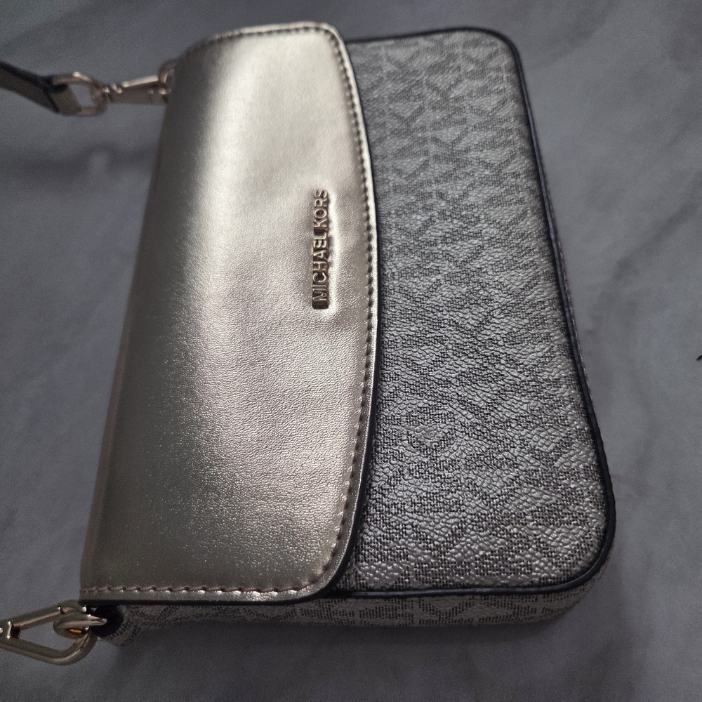 MICHAEL KORS Jet Crossbody Bag - Picture 3 of 10